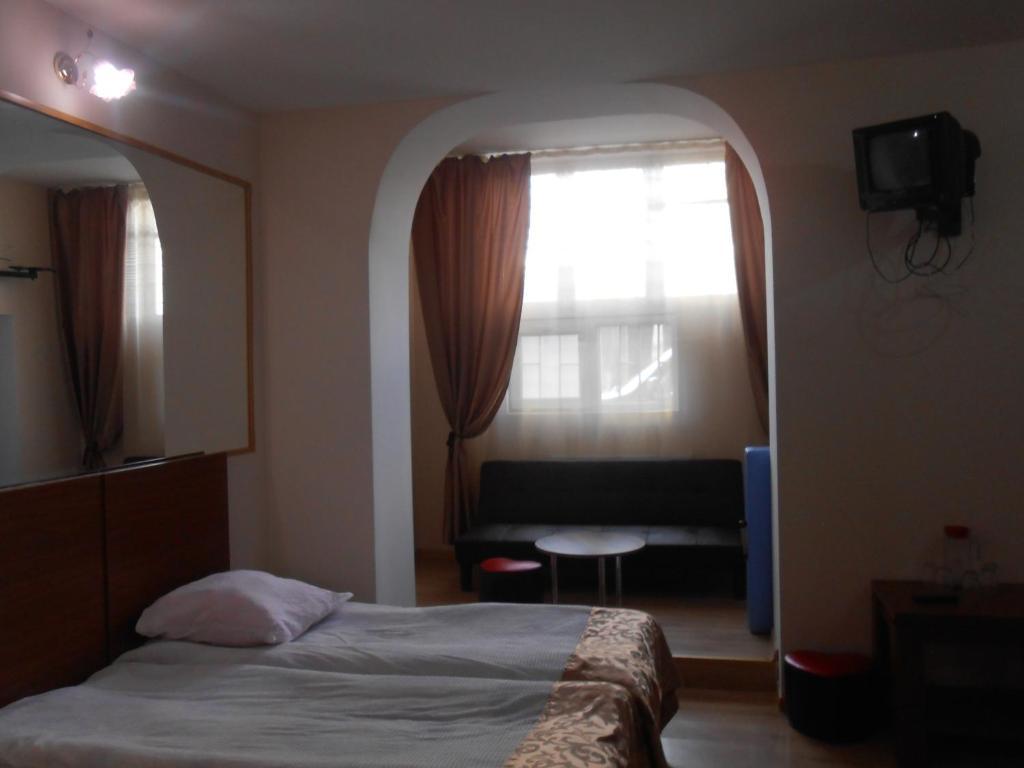 Noah's Ark B&B Tbilisi Ruang foto